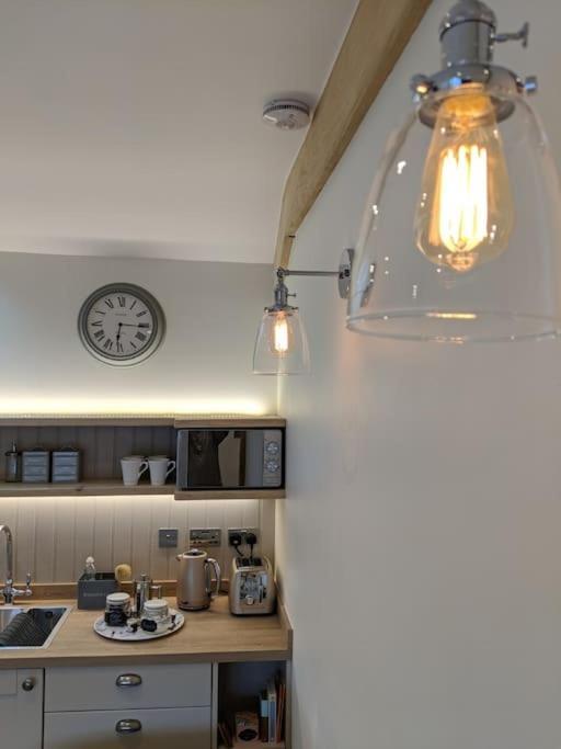 Barley - Cosy Stylish Apartment - Easy Access To Bath And Many Nearby Attractions Box  Exterior foto